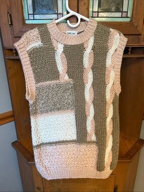 SML Sport Cable Knit Sleeveless Sweater Vest in Pink, Cream & Olive